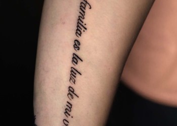 woman-arm-tattoo-lettering-fineline-black