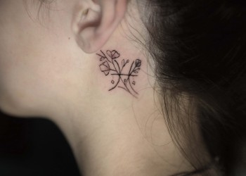 woman-behind-ear-tattoo-zodiac-sign