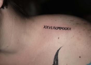 woman-date-tattoo-fineline-shoulder-neck-tattoo
