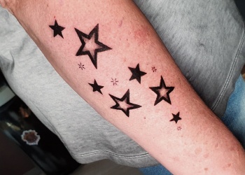 woman-star-tattoo-arm-black-