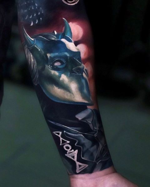 nikolai-2brothers-ink-tattoostudio-dinkelsbuehl-maske-figur