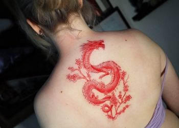 Roter-Drache-sexy-chinesisch-japan-japanisch-sakura-tattoo